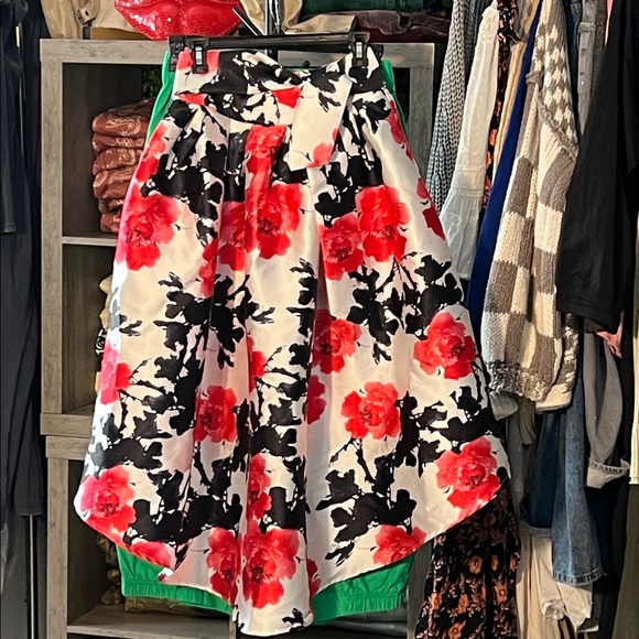 SAN JOY hi-lo bow front full floral skirt - Picture 9 of 12